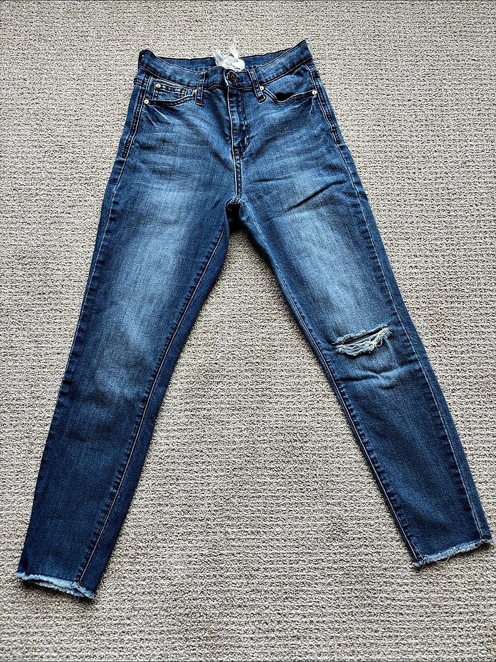 Distressed Straight Leg Jeans in Blue